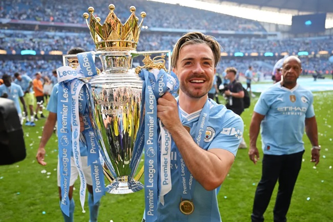 Anh giành chức vô địch cùng Man City nhưng không đóng vai trò gì lớn.