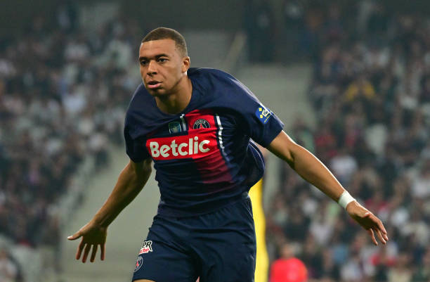 Kylian Mbappe chính thức rời PSG.
