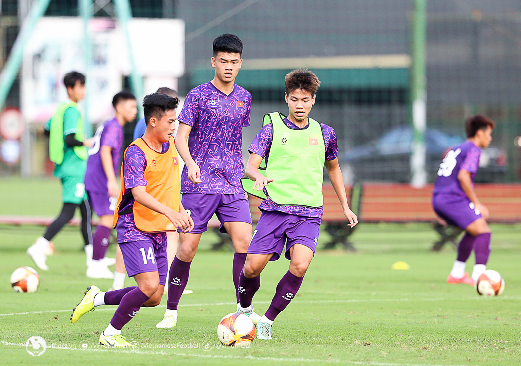 U19 Việt Nam tập luyện tại sân Trung tâm đào tạo bóng đá trẻ Việt Nam. Ảnh: VFF.