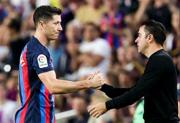 Xavi muốn bán Lewy.