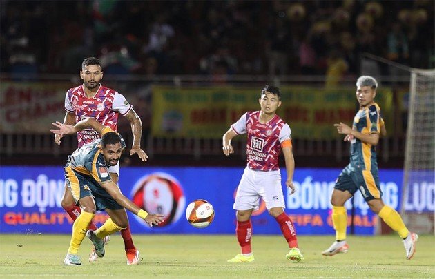 HAGL gặp khó khi vắng nhiều trụ cột tại vòng 22 V-League. Ảnh: VPF.
