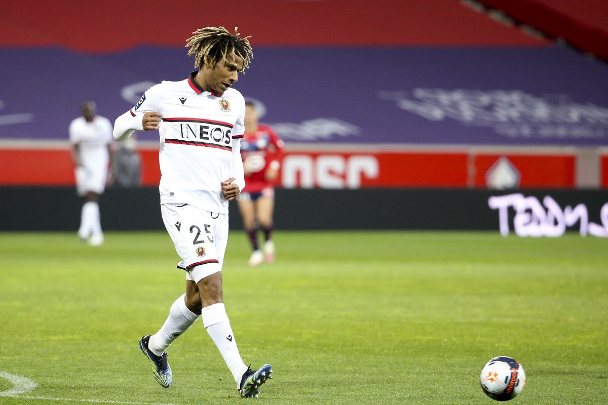 Todibo lọt vào tầm ngắm Man United và Chelsea.
