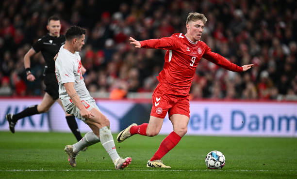 Rasmus Hojlund đặt mục tiêu đưa Đan Mạch vượt qua vòng bảng.