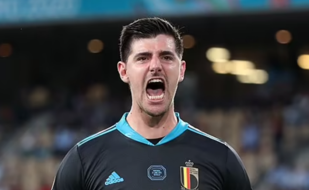 Thủ môn: Thibaut Courtois. Courtois trải qua mùa giải 2023/2024 đáng quên. Thủ thành người Bỉ dính chấn thương ACL đầu mùa giải trước khi tiếp tục phải nghỉ thi đấu bởi vết rách sụn chêm đầu gối. HLV Domenico Tedesco quyết định gạch tên Courtois khỏi danh sách tuyển Bỉ tham dự EURO 2024. Courtois lỡ hẹn với giải đấu ở Đức.