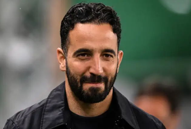 8. Ruben Amorim (Sporting CP). Amorim cùng Sporting CP giành danh hiệu VĐQG Bồ Đào Nha thuyết phục. Viktor Gyokeres trở thành cây săn bàn cự phách của Amorim khi đóng góp 43 bàn trên mọi đấu trường.