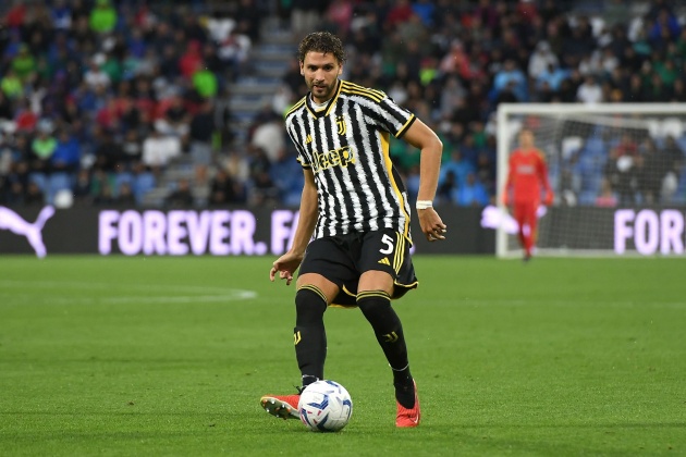 Tiền vệ: Manuel Locatelli. Locatelli là một trong những gương mặt vắng mặt đáng tiếc ở EURO 2024. Tiền vệ 26 tuổi không có tên trong danh sách tuyển Italia dù chơi nổi bật ở Juvenus.