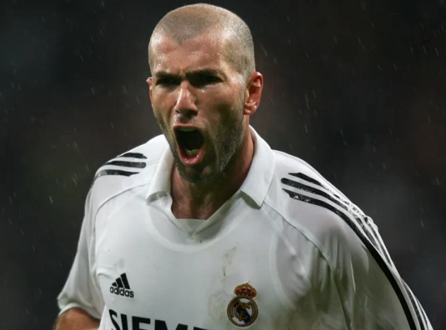Một số người đã so sánh Bellingham với Zinedine Zidane. Sau màn trình diễn xuất sắc của Bellingham, chính Zidane đã nói trên mạng xã hội: "Sự thật là Bellingham ngày nào cũng gây bất ngờ."