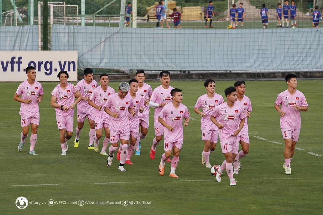 Đội tuyển Việt Nam tập nhẹ chiều 1/6. Ảnh: VFF.