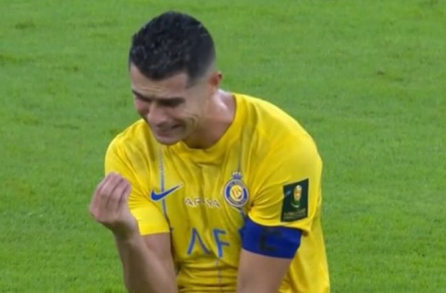Loạt đấu súng chứng kiến hàng loạt biểu cảm tiếc nuối của CR7. Gần đến chiến thắng, nhưng ngôi sao Bồ Đào Nha sau cùng chỉ cảm nhận sự tuyệt vọng.