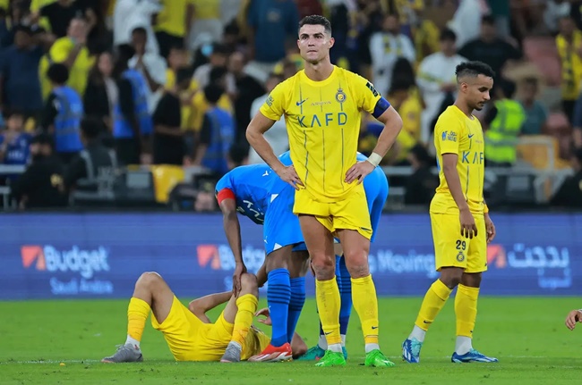 Ở chung kết Cúp nhà vua Ả Rập, Al Nassr của Cristiano Ronaldo gục ngã trước Al Hilal trên loạt đấu súng. Ronaldo sút thành công nhưng các đồng đội của anh lại gây thất vọng.