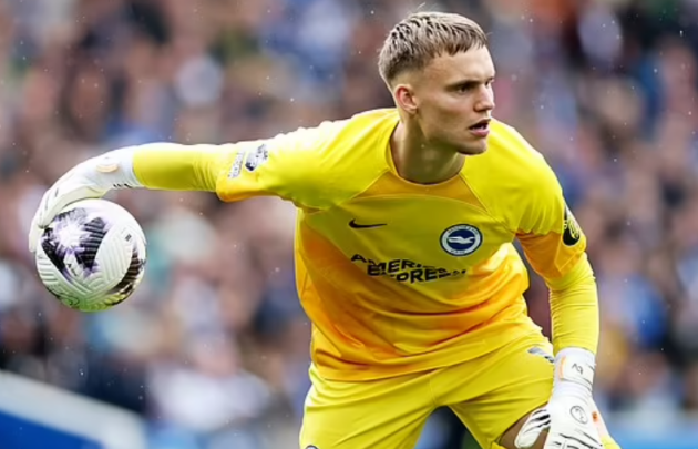 Thủ môn: Bart Verbruggen. Bart cạnh tranh suất bắt chính với Jason Steele trong khung gỗ Brighton. Sao mai 21 tuổi có tỷ lệ cứu thua thành công là 72.5%.
