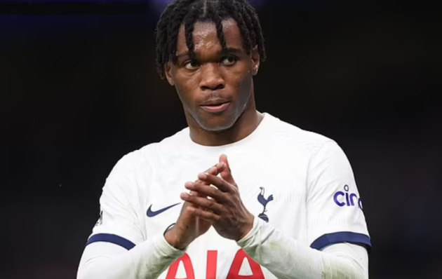 Hậu vệ: Destiny Udogie. Udogie đem đến nguồn năng lượng dồi dào cho hàng lang cánh Tottenham Hotspur.