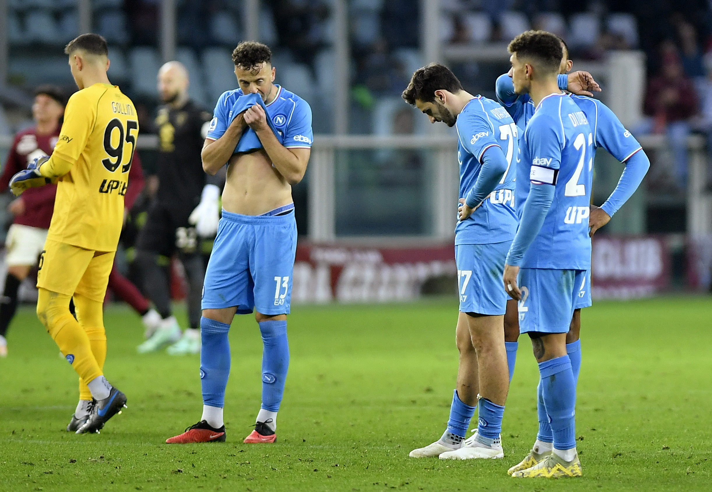 Napoli 'buông' trong cả lượt về.