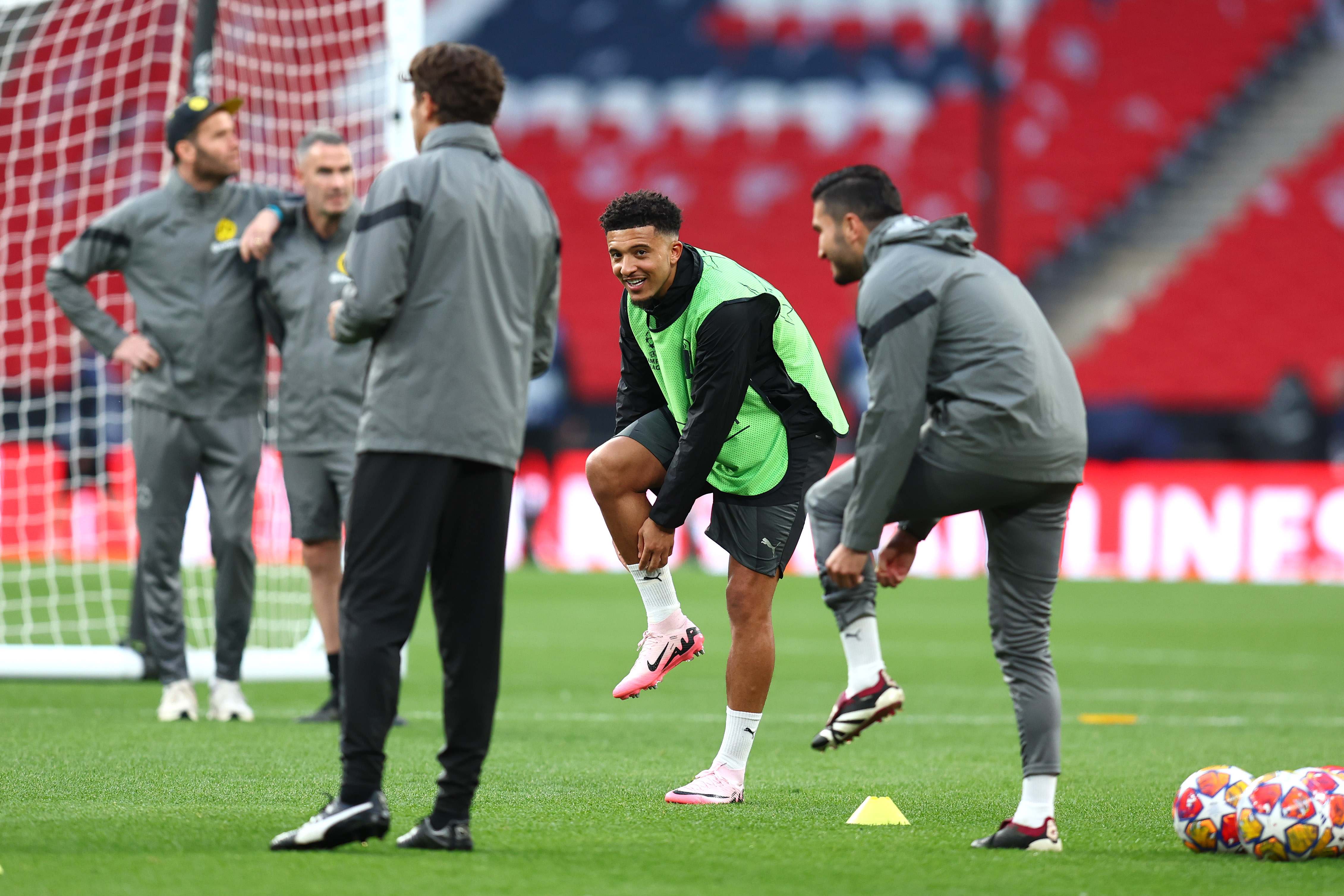 Arsenal có thể gây sốc với Sancho.