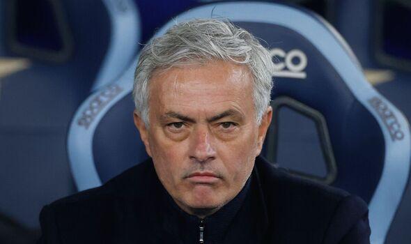 Mourinho cho cảm giác ông hết thời. Cựu tiền đạo Antonio Cassano từng tuyên bố: "Với tư cách huấn luyện viên, Mourinho giờ đã hết thời. Ông ấy không còn khả năng huấn luyện nữa. Mourinho lỗi thời, vẫn làm những việc giống 10 năm trước. Mourinho chẳng quan tâm đến bóng đá. Ông ấy không thích làm việc và biết cách giao tiếp. Đừng để bị lừa bởi bảng thành tích của Mourinho."