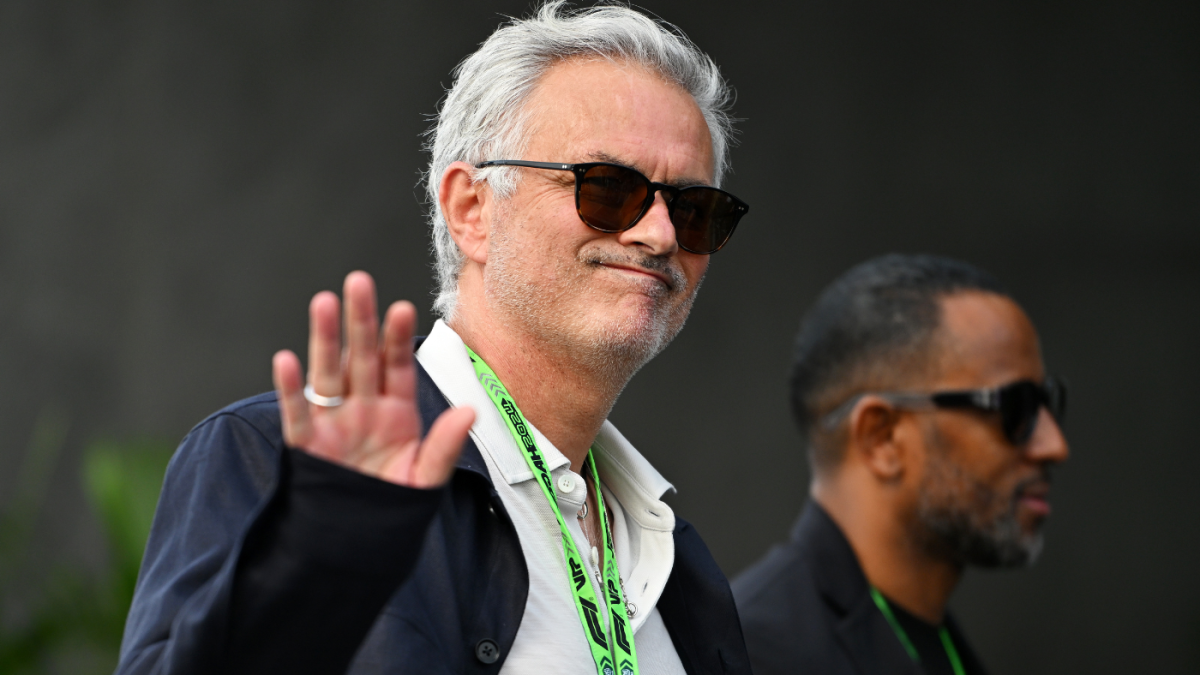 Có lẽ niềm an ủi với Mourinho là ông vẫn nhận được sự coi trọng sau nhiều năm cống hiến cho làng túc cầu. Nếu có thể giúp Fenerbahce lấy lại vị thế ở Thổ Nhĩ Kỳ, Mourinho hoàn toàn có cơ hội vực dậy sự nghiệp.
