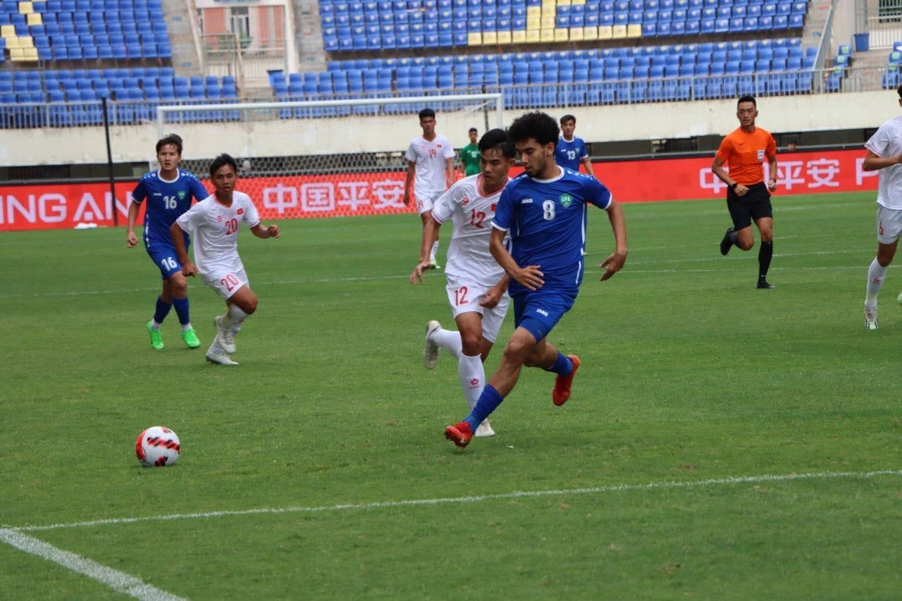 U19 Việt Nam chơi quyết tâm trước U19 Uzbekistan. Ảnh: VFF.