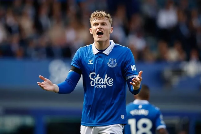 Branthwaite là mục tiêu của Man Utd.