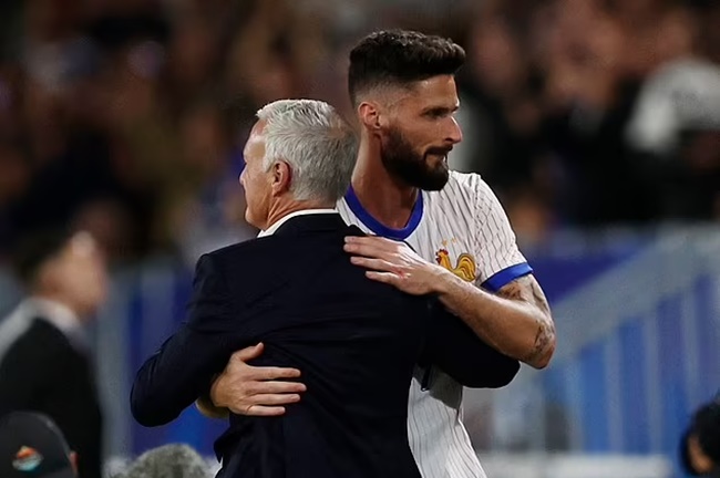 Giroud đá chính trước Canada.