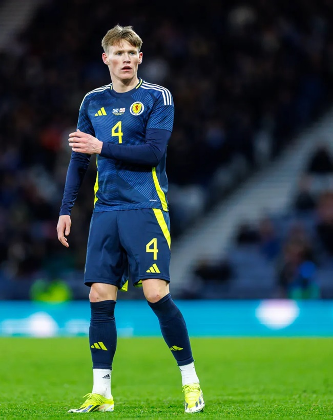 Cặp đôi hẹn hò từ năm ngoái và tiền vệ 27 tuổi của Manchester United thỉnh thoảng đăng những bức ảnh chụp chung lên Instagram.