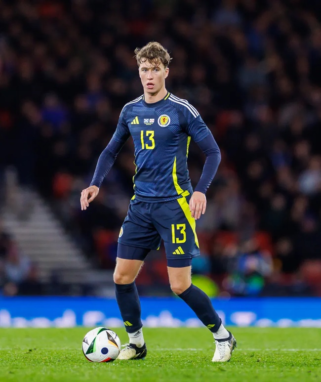 Cặp đôi gặp nhau vào năm 2018 khi số 13 còn khoác áo Celtic.