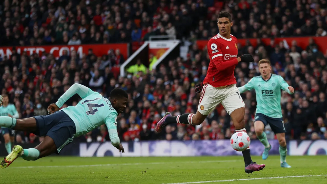 Man Utd gây bất ngờ với người cũ Man City.