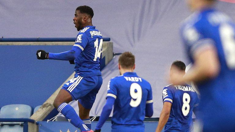 Đưa Iheanacho về Old Trafford sẽ là một động thái không mấy hấp dẫn khi cầu thủ này chỉ ghi được 5 bàn thắng trong hành trình thăng hạng của Leicester City mùa giải vừa qua. Chưa kể, cầu thủ này cũng có màn trình diễn tương đối nhạt nhòa khi thi đấu tại Premier League trước đó.