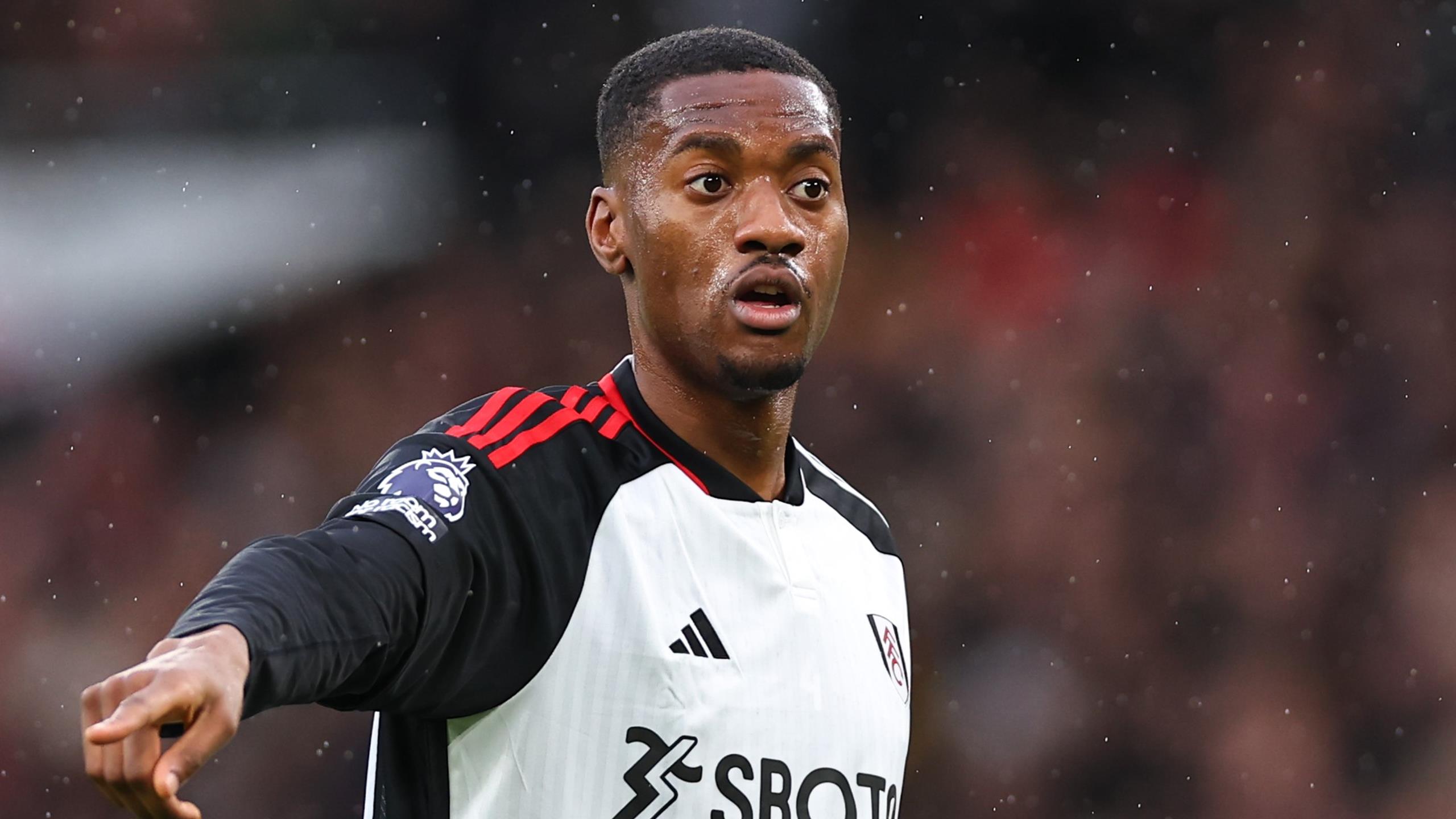 Tosin Adarabioyo thể hiện sự ổn định đáng kinh ngạc trong thời gian khoác áo Fulham.