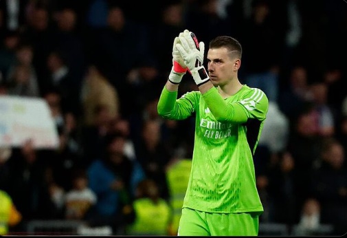 Arsenal nhắm Lunin,