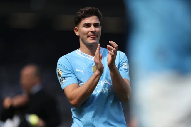 Man City không muốn mất Alvarez.