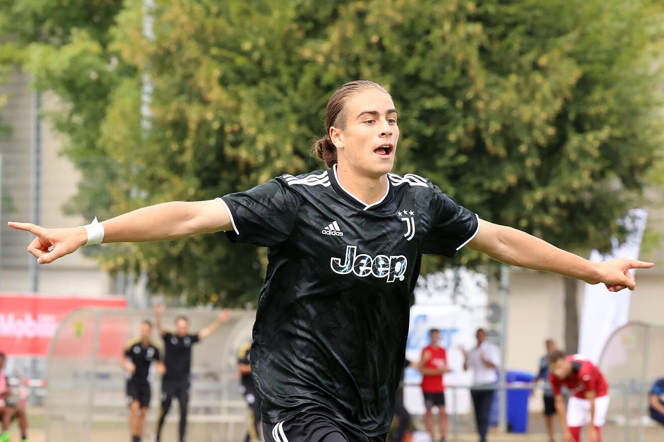 Yildiz thăng hoa cùng Juve.