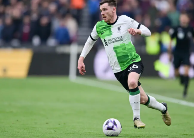 Robertson trong màu áo Liverpool.