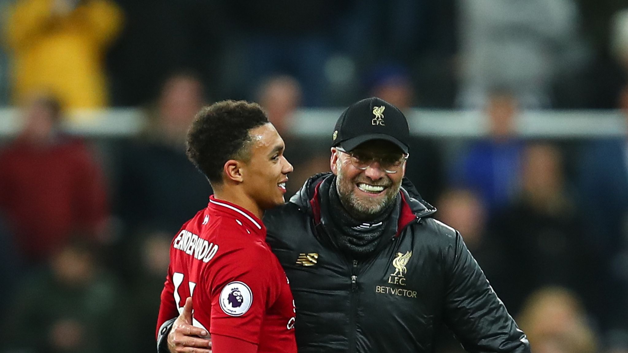 klopp-bi-do-loi-vi-alexander-arnold-phong-ngu-kem