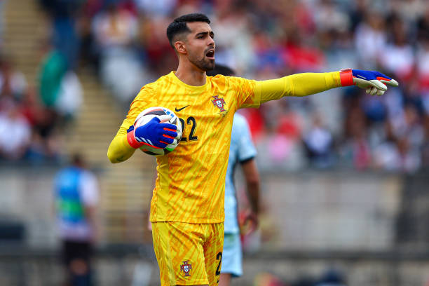 Diogo Costa lọt vào tầm ngắm của Arsenal.