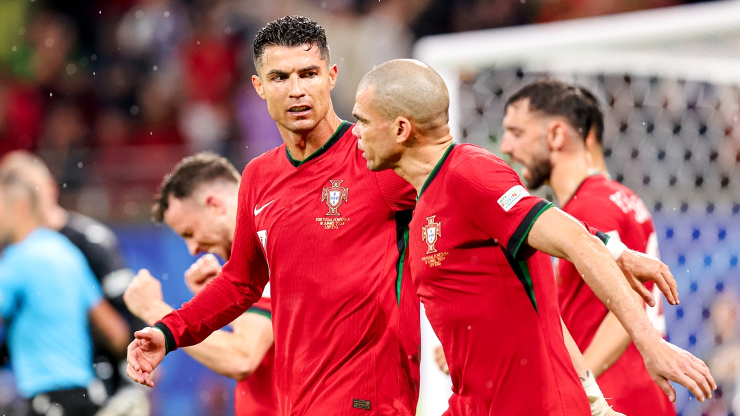 Ronaldo cũng xếp thứ 3 trong danh sách cầu thủ lớn tuổi nhất ra sân tại một kỳ EURO (39 tuổi, 134 ngày). Anh xếp sau người đồng đội Pepe (41 tuổi, 113 ngày) và thủ môn Hungary, Gabor Kiraly (40 tuổi, 86 ngày).