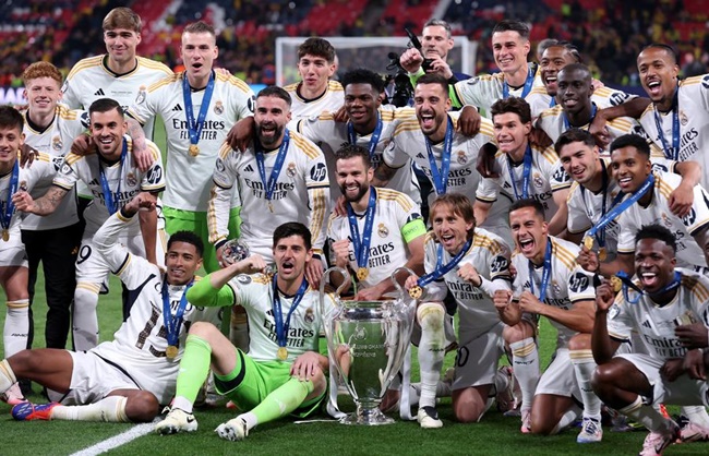 Trận đấu quan trọng nhất mùa giải giữa Real Madrid và Borussia Dormund đã khép lại với chiến thắng 2-0 dành cho Los Blancos. Các cầu thủ nâng cao danh hiệu Champions League thứ 15 trong lịch sử CLB.