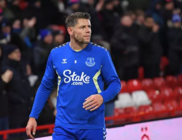 Trung vệ Tarkowski.