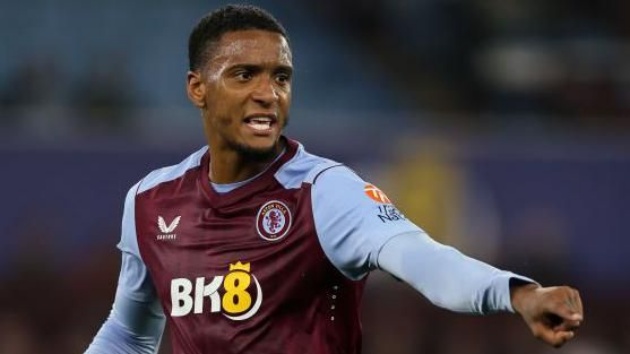 Konsa trong màu áo Aston Villa.