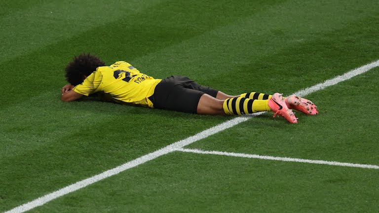 Trong hiệp một, Hummels có pha chọc khe sắc bén tạo điều kiện cho Karim Adeyemi đối mặt với thủ thành Thibaut Courtois. Tiếc là Adeyemi bỏ lỡ cơ hội, còn Hummels mất pha kiến tạo.