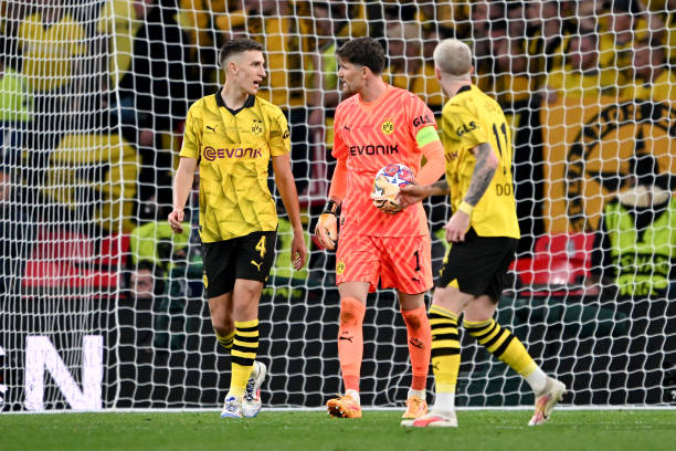 Kể từ khi Marco Reus được tung vào sân, Borussia Dortmund phải nhận liên tiếp hai bàn thua khiến đội bóng áo vàng đen gặp bất lợi về mặt tỷ số.
