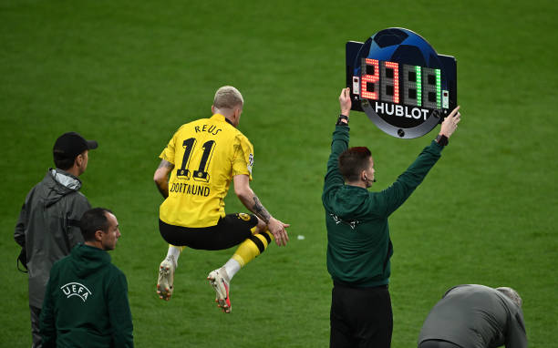 Phải đến phút 72, Marco Reus mới được huấn luyện viên Edin Terzic đưa vào sân để thay thế cho Karim Adeyemi.