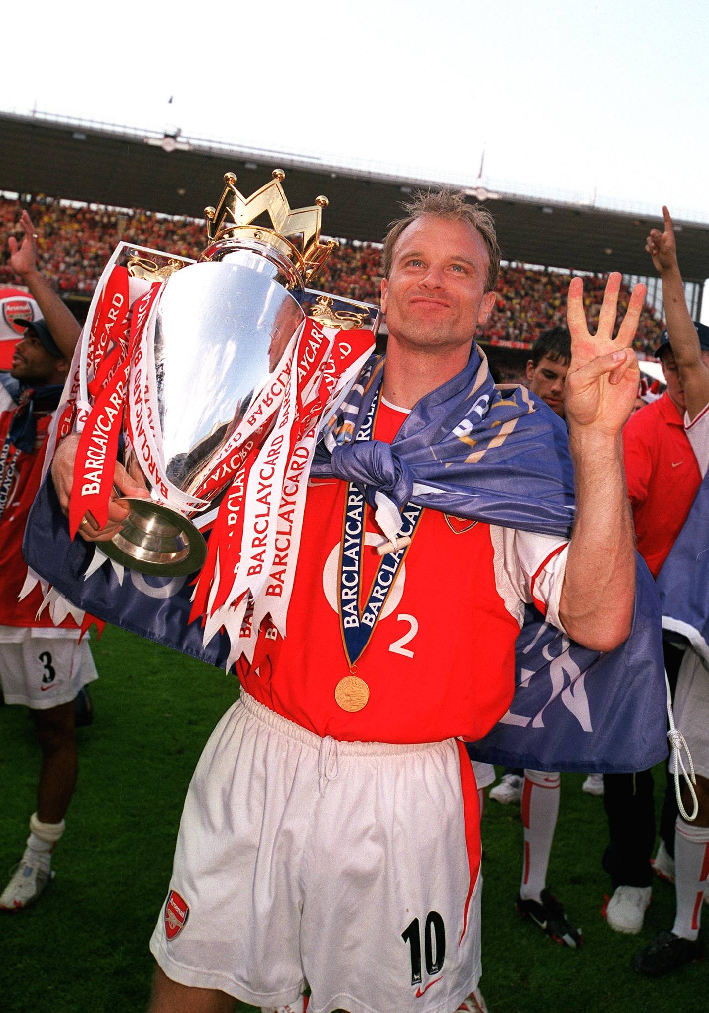 Trong quãng thời gian đó, ông có 3 lần nâng cao danh hiệu Premier League cùng với 4 FA Cup.