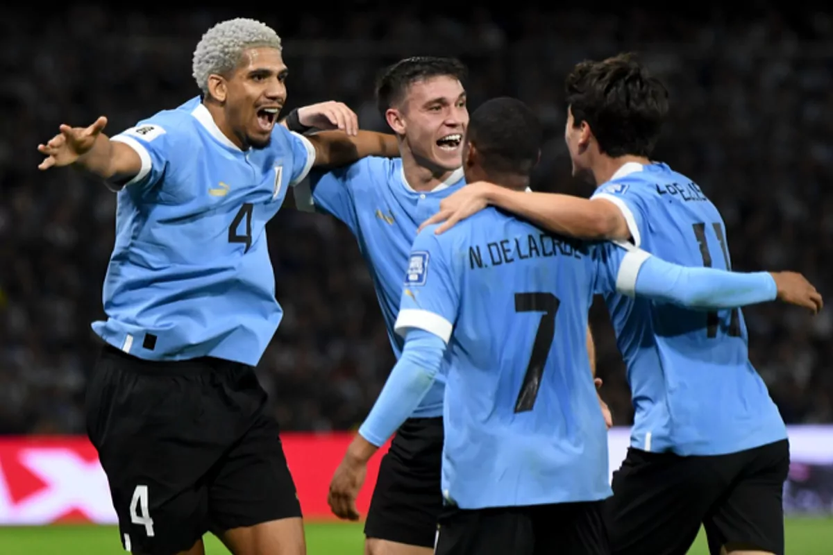 Uruguay là đội bóng có đội hình chất lượng nhất bảng đấu.