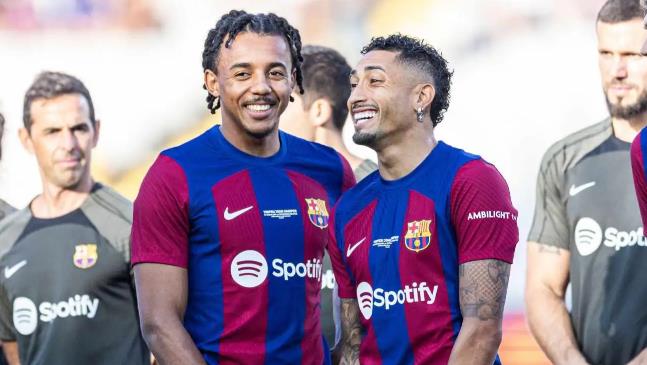 Kounde được Arsenal, Man United săn đón.