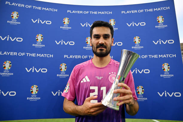 Ilkay Gundogan nhận giải Cầu thủ xuất sắc nhất trận đấu.