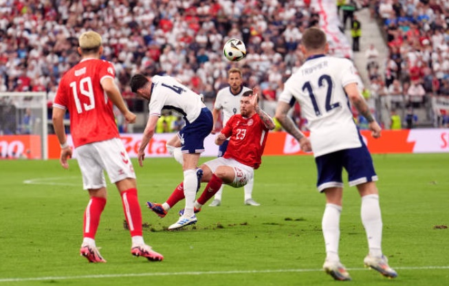 Màn trình diễn đến từ cựu ngôi sao West Ham không còn mang đến sự yên tâm cho tuyến giữa Tam sư.