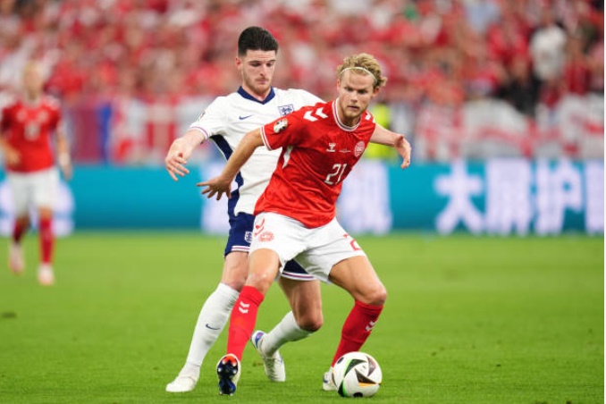 Rice thi đấu có phần mất tập trung. Anh chỉ giành chiến thắng vỏn vẹn 1 lần trong 4 pha tranh chấp tay đôi trên không, cùng với đó là 10 lần để mất quyền kiểm soát.