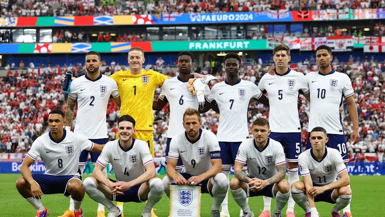 Tuyển Anh bước vào EURO 2024 với tư cách ứng viên nặng ký bậc nhất cho chức vô địch, nhưng họ đã có trận ra quân vất vả, chỉ thắng tối thiểu Serbia.