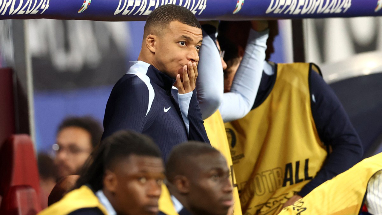 Mbappe không được Deschamps sử dụng rạng sáng nay.