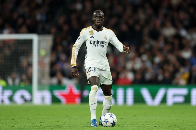 Mendy chưa đủ tốt để Real thôi nghĩ về Davies.